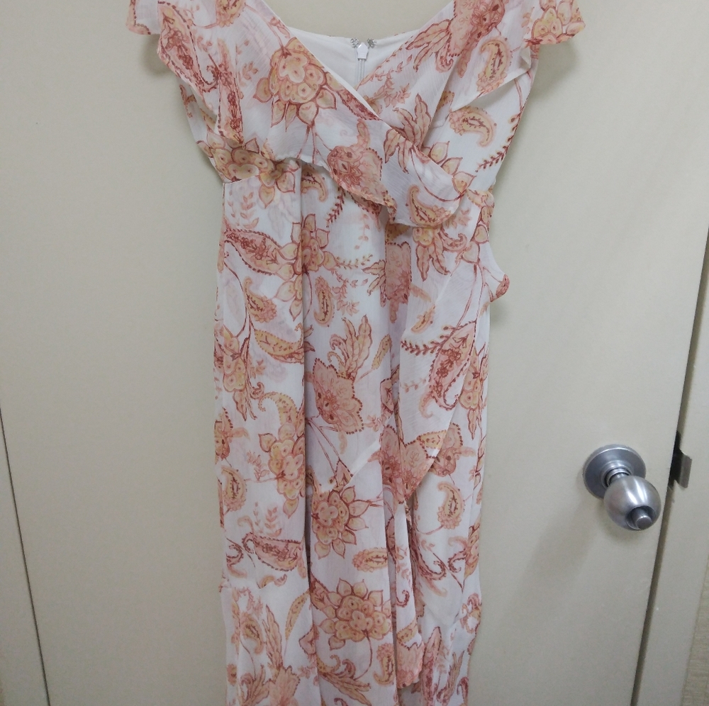 💕2 FOR 40- Express, Size XXS Cream w/Peach Color Maxi Dress w/ Ruffled Hem 💕